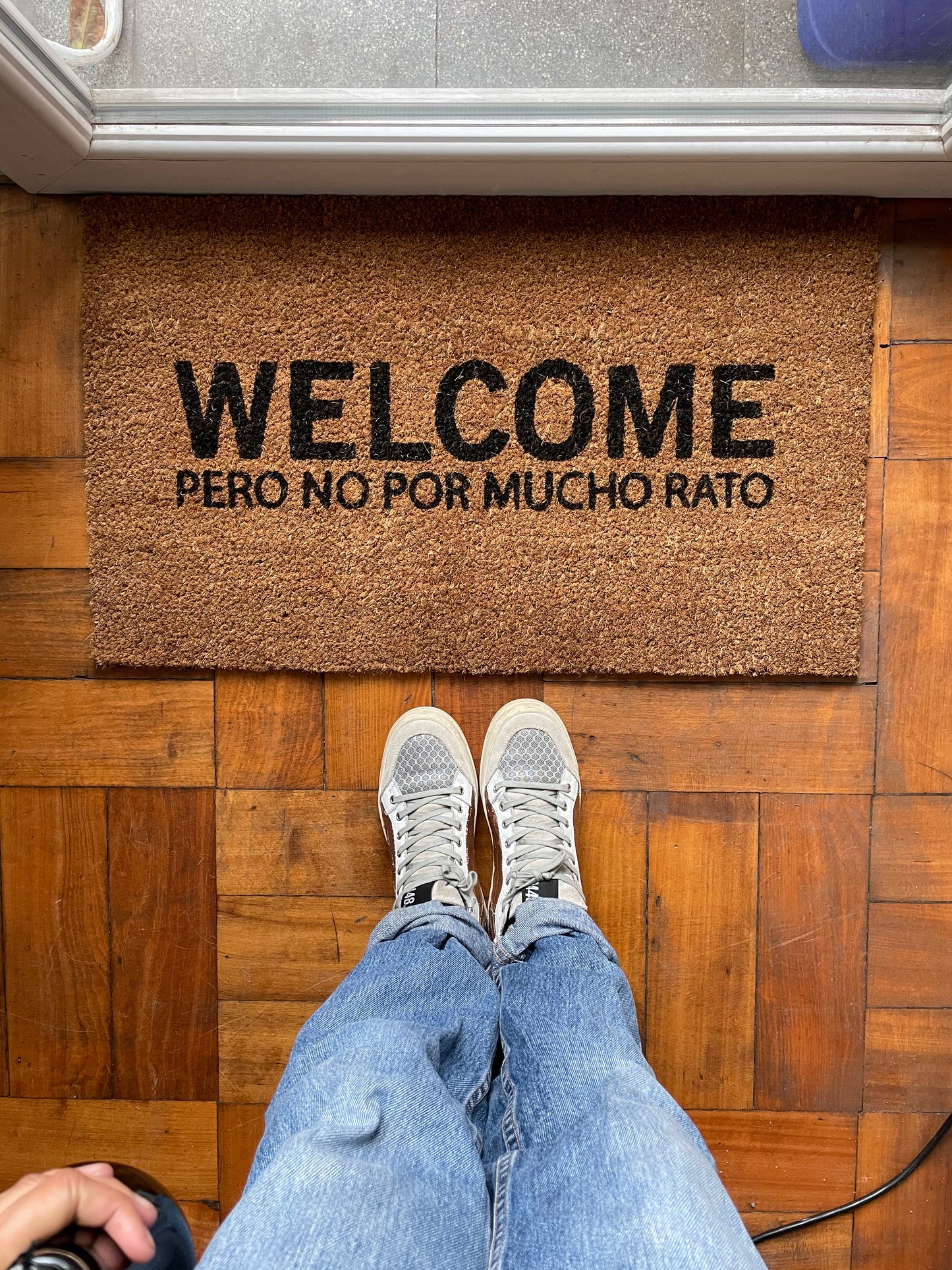Felpa Welcome pero no por mucho rato