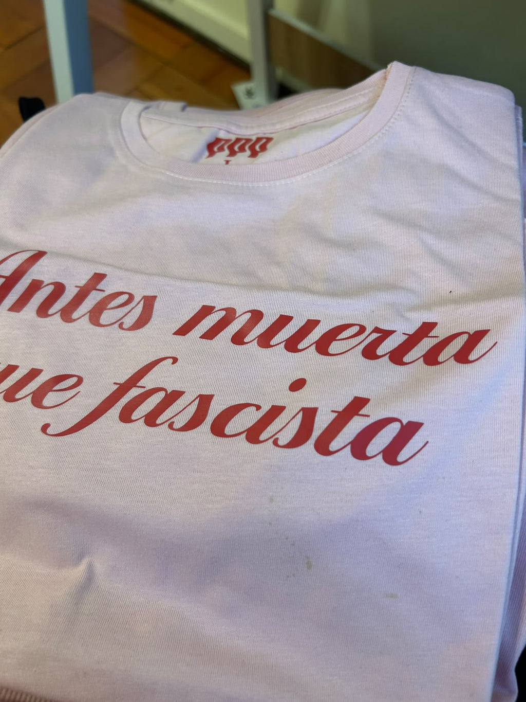 Antes muerta que fascista ( pequeñas manchas)  - outlet
