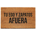 tu ego y zapatos afuera